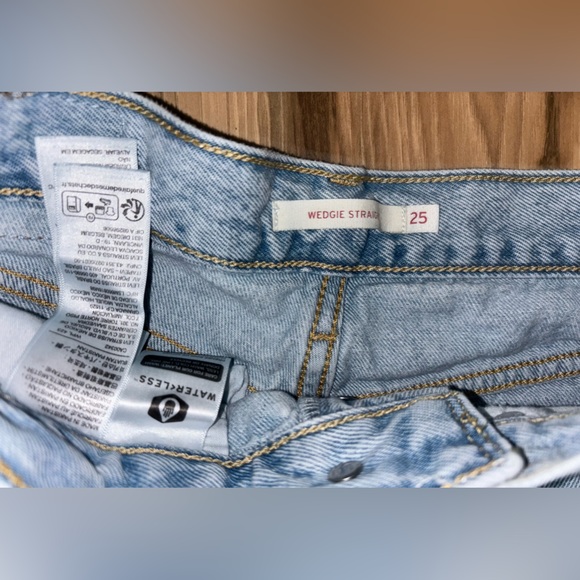 Levi’s Straight Jeans - Picture 2 of 6